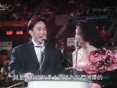 当年谢贤和狄波拉上台,一起为叶倩文颁奖,两人互动太有意思了