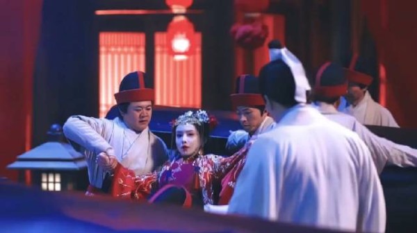 女人被迫结冥婚,不料她却是个狠人