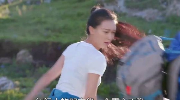 目睹老男友跌落山崖心机女转身就走见死不救