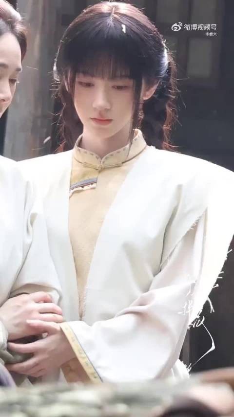 鞠婧祎万花世界孝服路透有～素素的也好美啊！