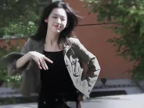 鹤秋可妹可姐，酷girl软萌反差魅力