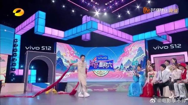 不愧是李玉刚老师，22米的绸子说舞就舞，震惊众人