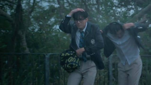 下雨天女人汽车抛锚 电影推荐