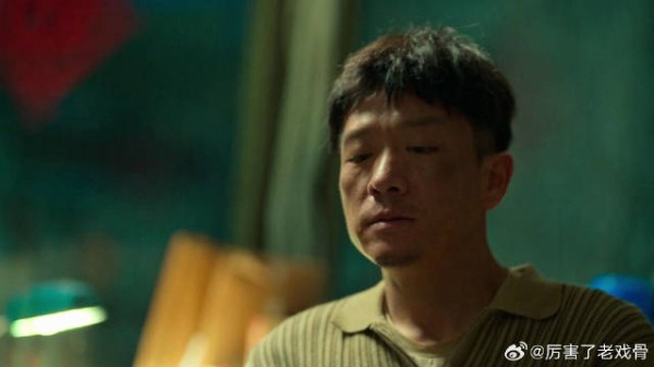 黑老大派人看着杀手 不料杀手是个狠人,直接跟他杠到底