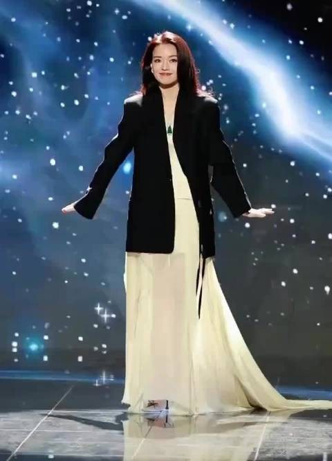 不是,舒淇这状态都可以去演少女了,怎么会有人找她演奶奶呢