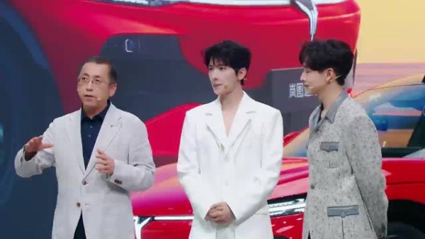 小场地也能秀出硬实力,岚图追光S漂移又帅又稳!