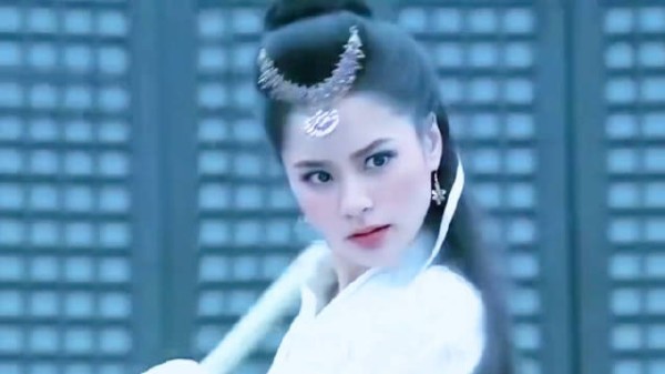 你敢信以前的镜头一闪,美人旁边会出现一个更美的人!