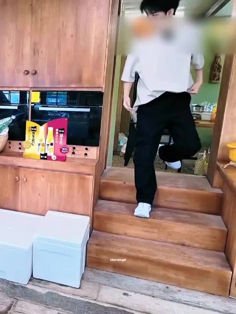 王俊凯中餐厅10当面喊林大厨昵称Linda