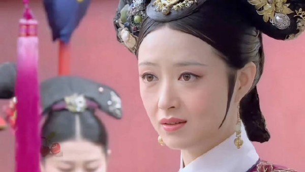 皇后这边散会后，刚出皇后宫门…