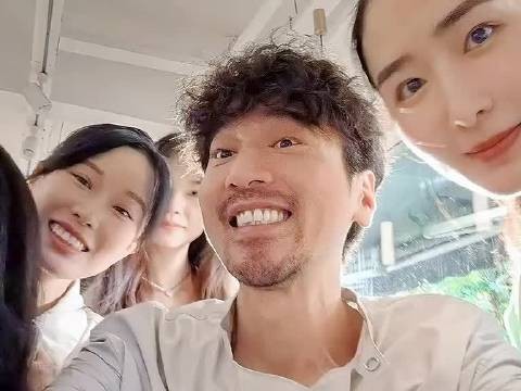 小伙穿的跟个流浪汉一样，竟然是大神！ 好剧推荐