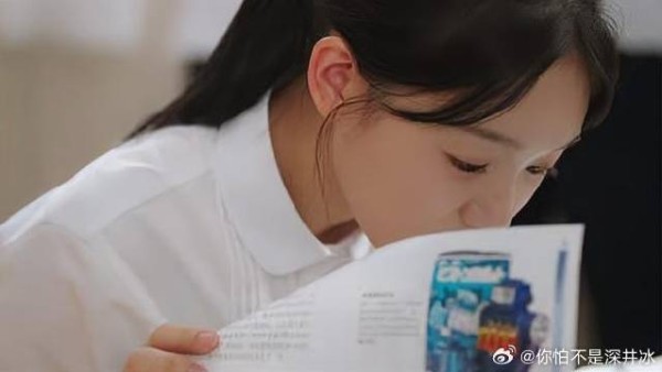 学霸好心教做题,哪料萌妹还不服气,场面太尴尬