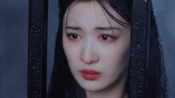 王楚然雨中哭戏演绎素素，眼神泪水感染力强