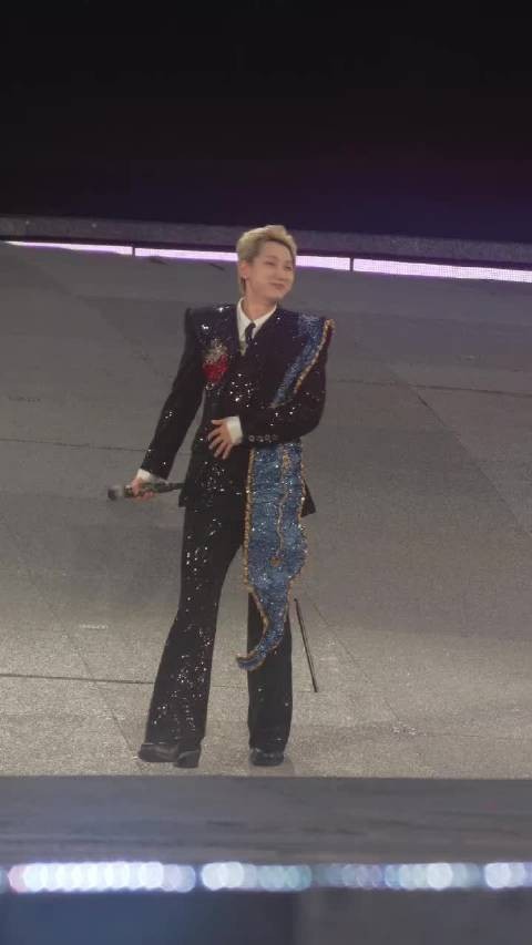 汪苏泷演唱会热到求雨,全场观众齐呼配合