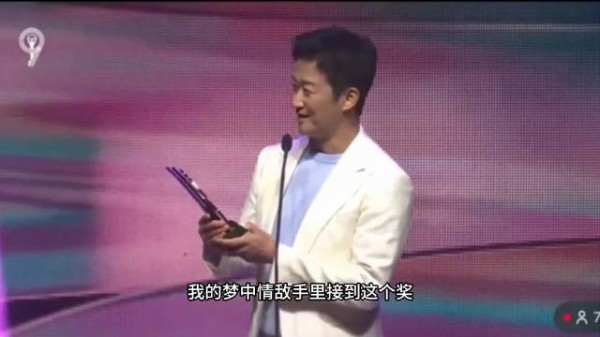 吴京马来西亚获奖,称谢楠梦中喊心洁姐
