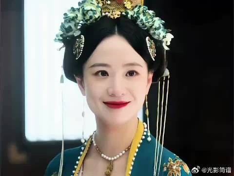 名门闺秀都会注意自己的仪态