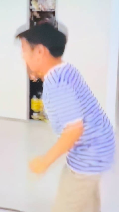 小股東不嫌累,各回各家,到家,雨小了,換上衣服繼續跳