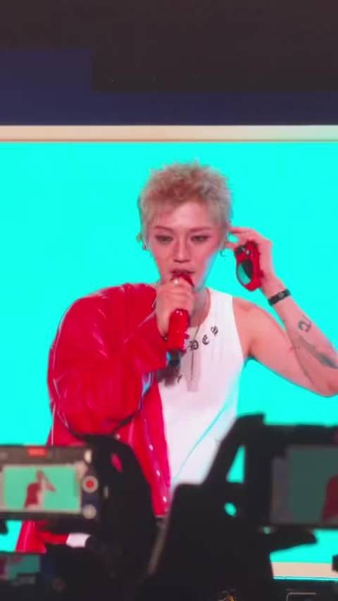 鹿晗gapday音乐节全程跑动照顾粉丝，无人机浪漫送生日歌