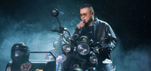 “没成名曲也敢开万人场”，演唱会成为流量小生小花“最好赚钱的地方”
