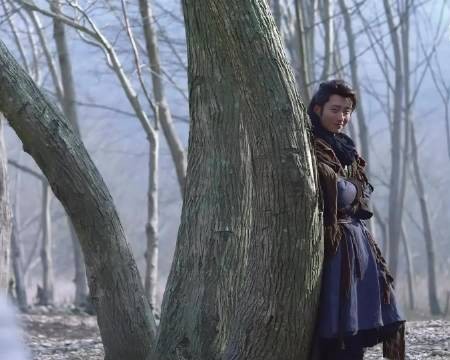 玉娆背着允禧，跟燕洵见面