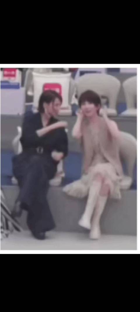 小狗开心的时候就是会摇尾巴啊 脚在一直晃