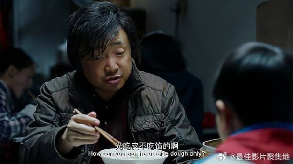 儿子吃包子只吃皮,下秒徐峥一口吞下肉馅:不要浪费