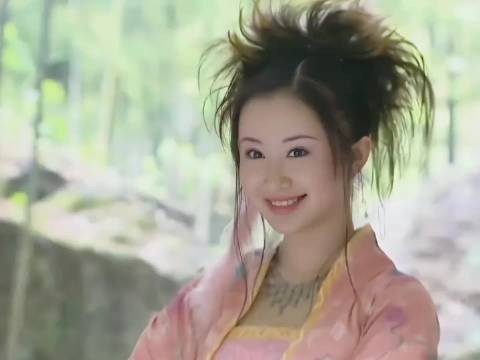 不得不说，以前的剧都很注重发型的塑造，从发型就可以看出人物形象和特点！