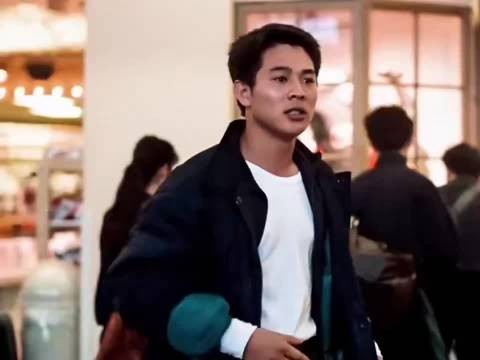 李连杰在这部剧中真爱上了利智,那时李连杰好帅!