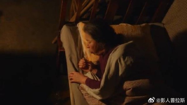 坏奶奶人老事还多 半夜不睡觉折腾人，惹得图南筱婷上课打瞌睡