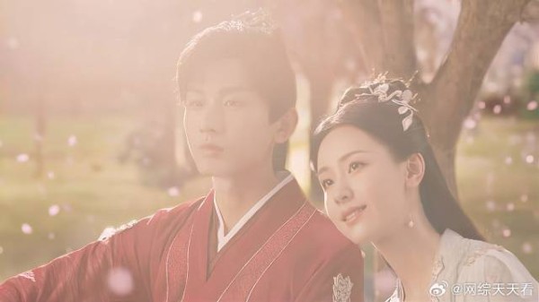 李莲花再见初恋 下意识后退,哪料她已成情敌女人