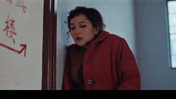 女服务员只是临时加了个夜班,结果醒来后却闻到一股淡淡的血腥味