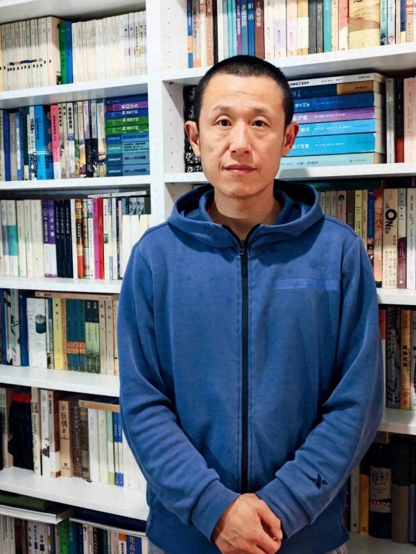 打了19份零工后,他成了作家
