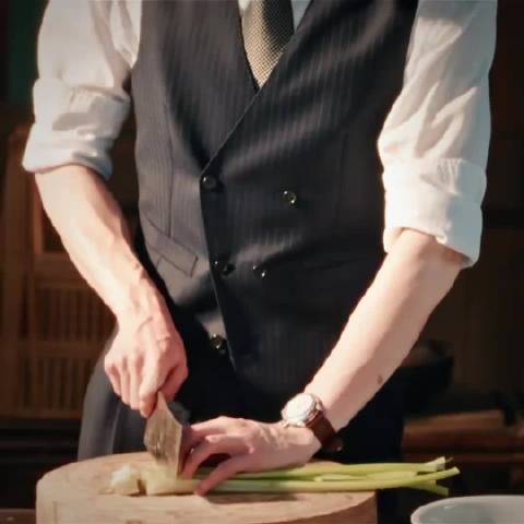 任素素这块肉都叼嘴里了，硬是被他哥从牙缝里抠了出来，不愧是兄弟俩