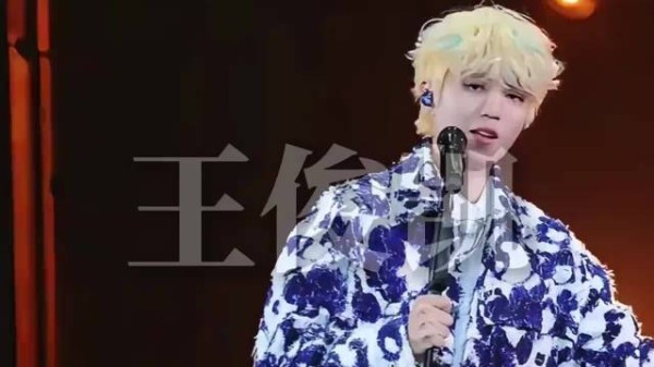 王俊凯一场演唱会唱28首全开麦,改编《妥协》出圈抬高内娱舞台标准
