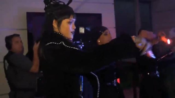 还记得Rihanna跑到Jimmy Kimmel的卧室,唱着BBHMM把他吵醒的那次吗?
