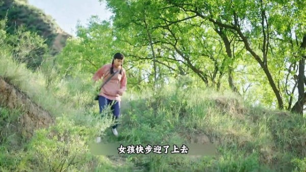 鬼子假扮八路想偷袭根据地不料被女孩一眼识破结局太解气 ，红腰鼓