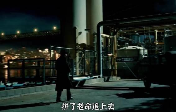 火焰巨人被小喽啰一枪放倒，油罐爆炸莱利目睹
