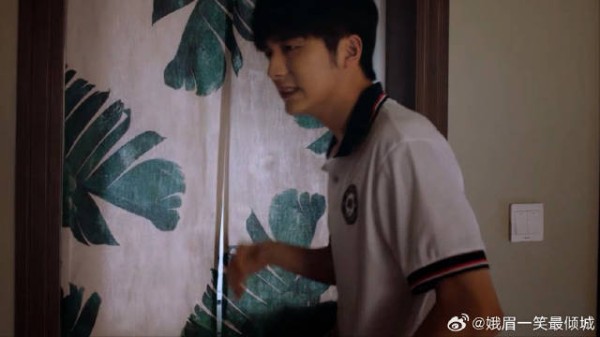 贺子秋着急上厕所，催李尖尖快点，李尖尖：拉的正爽