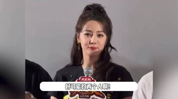 周星驰把迪丽热巴夸到害羞脸红，害怕热巴拒演，下个小动作萌翻了