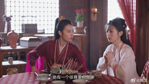 这段太搞笑，明明是李薇自己的事，却说成她的妹妹