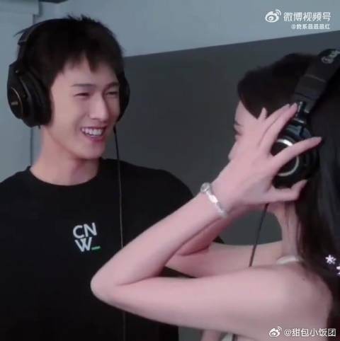 小林被吊成翘嘴，这个胳膊很有张力