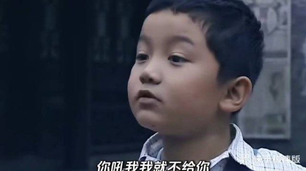 军长街上偶遇亲生儿子，但他并不知道对方是他孩子