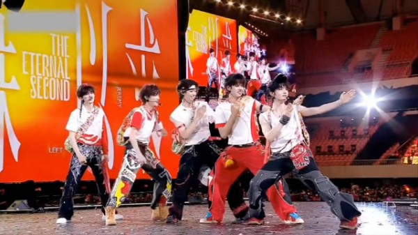 现场粉丝喊退票了？直播里根本听不清大家再喊什么