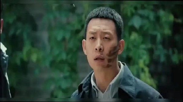 白玲一身焦黑，打了朝阳一巴掌，朝阳却说白玲变黑玲了