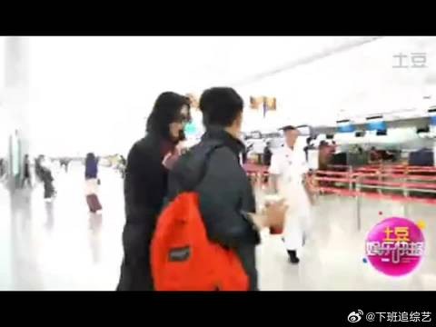 王菲谢霆锋自2014年9月20日复合后，首次在机场合体完整版