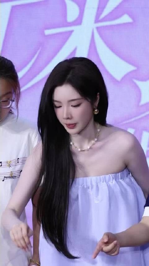 戴燕妮生日见面会官宣AI分身,粉丝共创陪伴