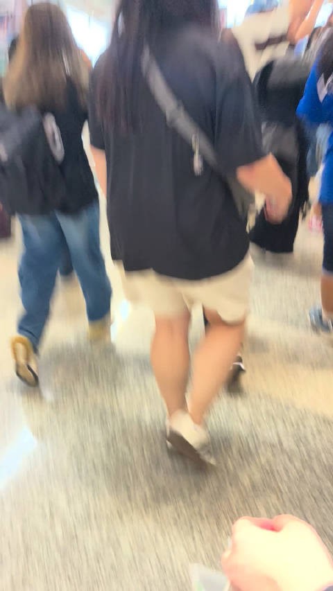 所有人都在“嘘”着跑