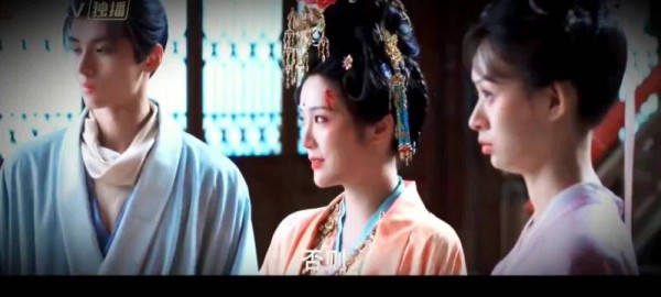 吴谨言新剧扔真蛇,幕后旧事被翻出