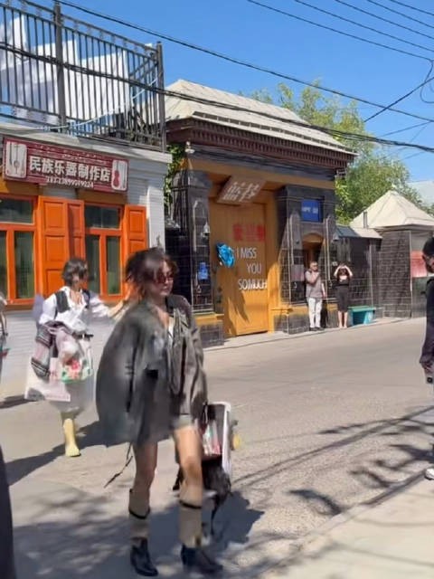 我去我去!姐姐们好帅!@倪妮V @辛芷蕾