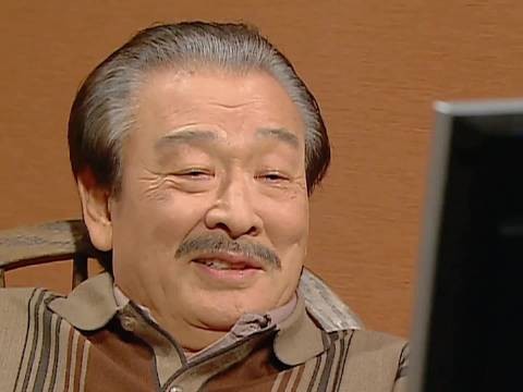 老爷子看这个 被全家人撞见 社死名场面 搞笑一家人