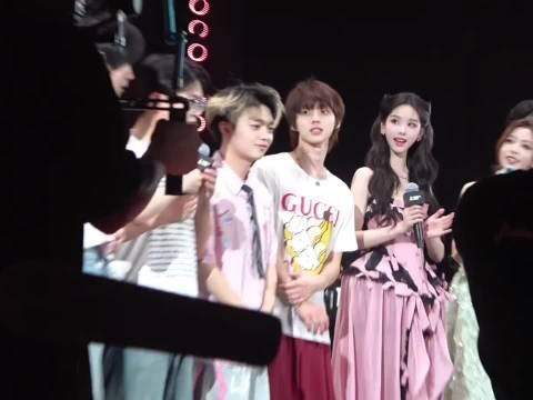 突然感觉陈都灵可以演贝微微，真的是学霸女神感…..